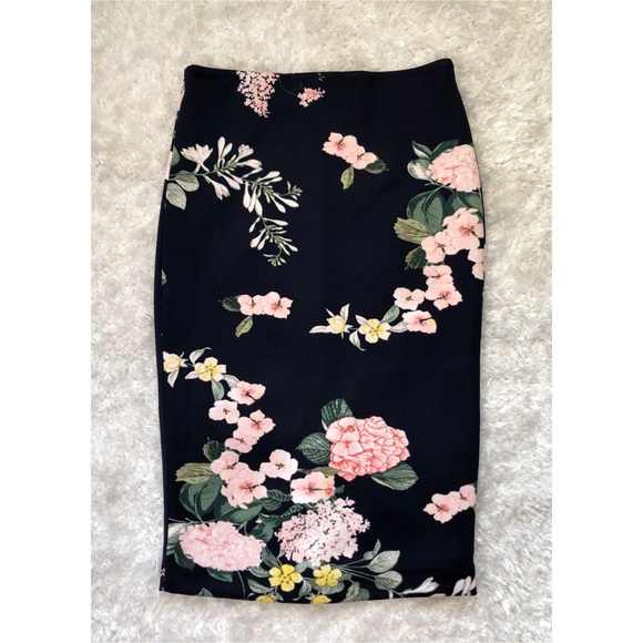 New York & Company Dresses & Skirts - 50% off 🚨 NWT NY & Company Floral Pencil Skirt
